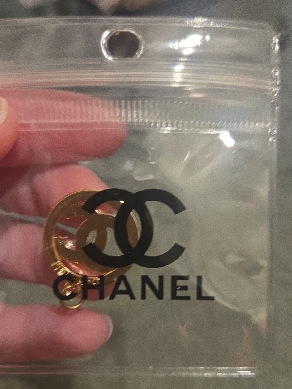 🧁CHANEL Gold and Crystal Interlocking CC Round Pendant Authentic! - Picture 3 of 3